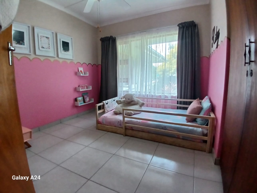 5 Bedroom Property for Sale in Beacon Bay Eastern Cape